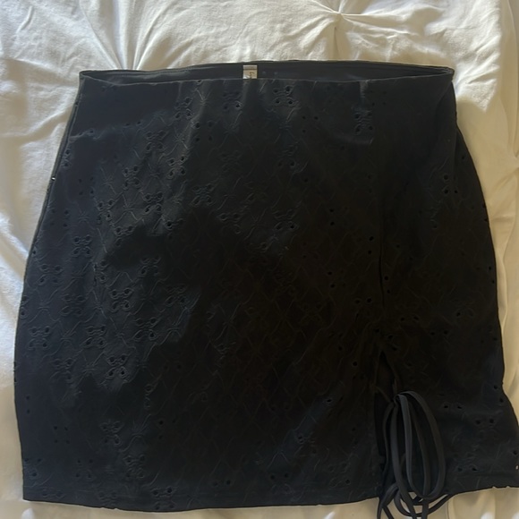 Lucy in the sky black skirt set size L (fits medium), ties in front, long sleeve - Picture 3 of 5